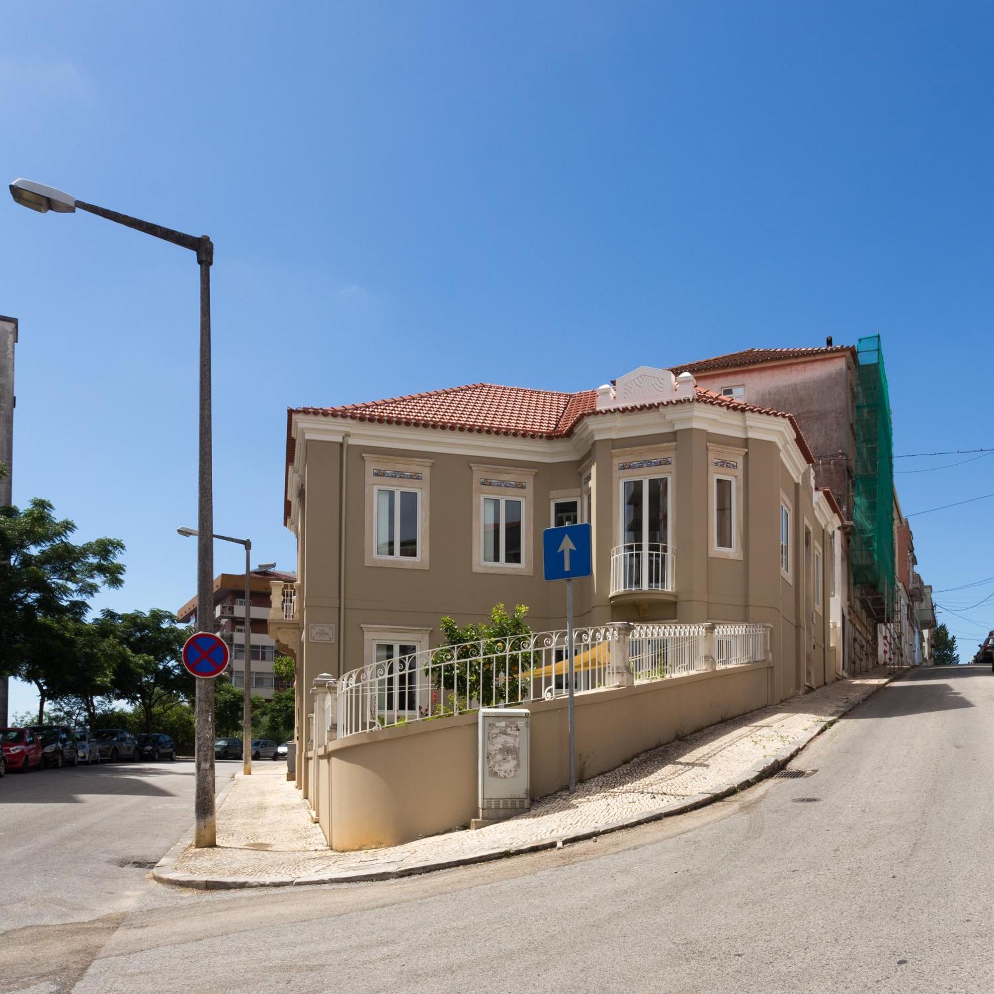 Vila Julieta Guesthouse Коимбра Екстериор снимка